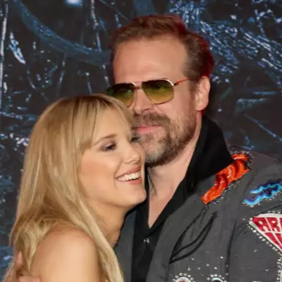 Millie Bobby Brown de 'Stranger Things' denuncia a su compañero David Harbour por acoso