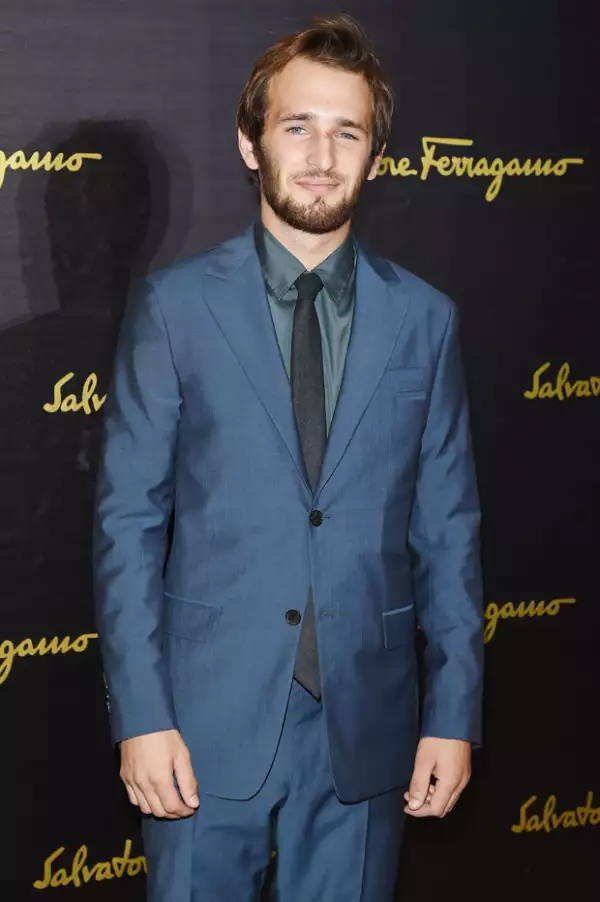 Hopper acutalmente tiene 22 años y casi  no aparece junto a sus padres, Robin Wright y Sean Penn.