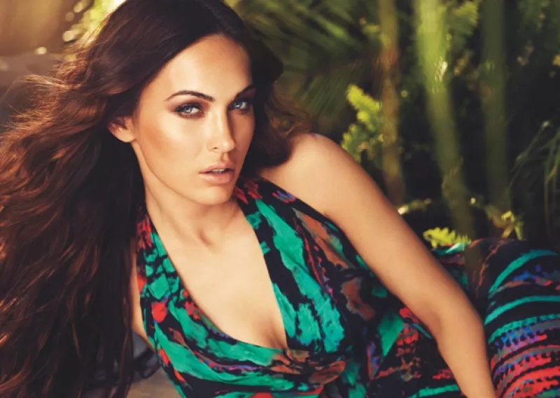 La actriz que está esperando a su segundo bebé es la nueva imagen de la fragancia "Instinct" de Avon. Megan, muy sensual, posó con sus miradas más sexys para la campaña que se estrenará en otoño.