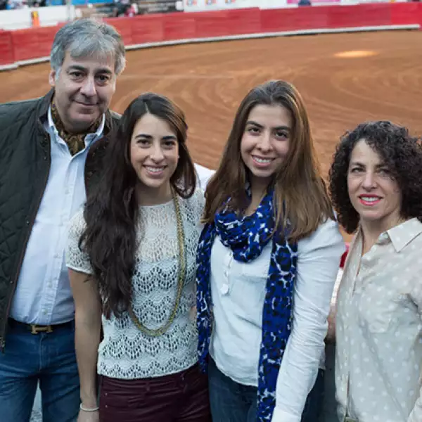 Jorge, Macarena, Marí­a y Mayuye Arriola