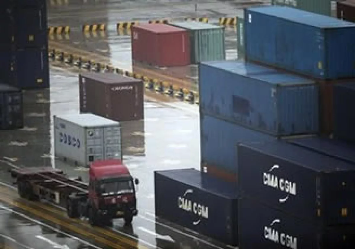 Estados Unidos pierde más en su comercio, al no permitir entrar camiones mexicanos a su territorio. (Foto: AP)