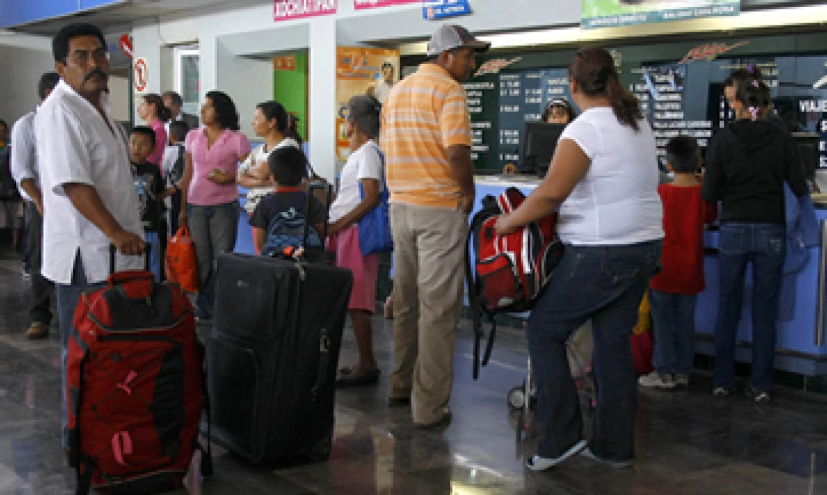 Los descuentos se hacen efectivos en todas las corridas del servicio de pasajeros, tanto en primera clase como en económica. (Foto: Notimex)