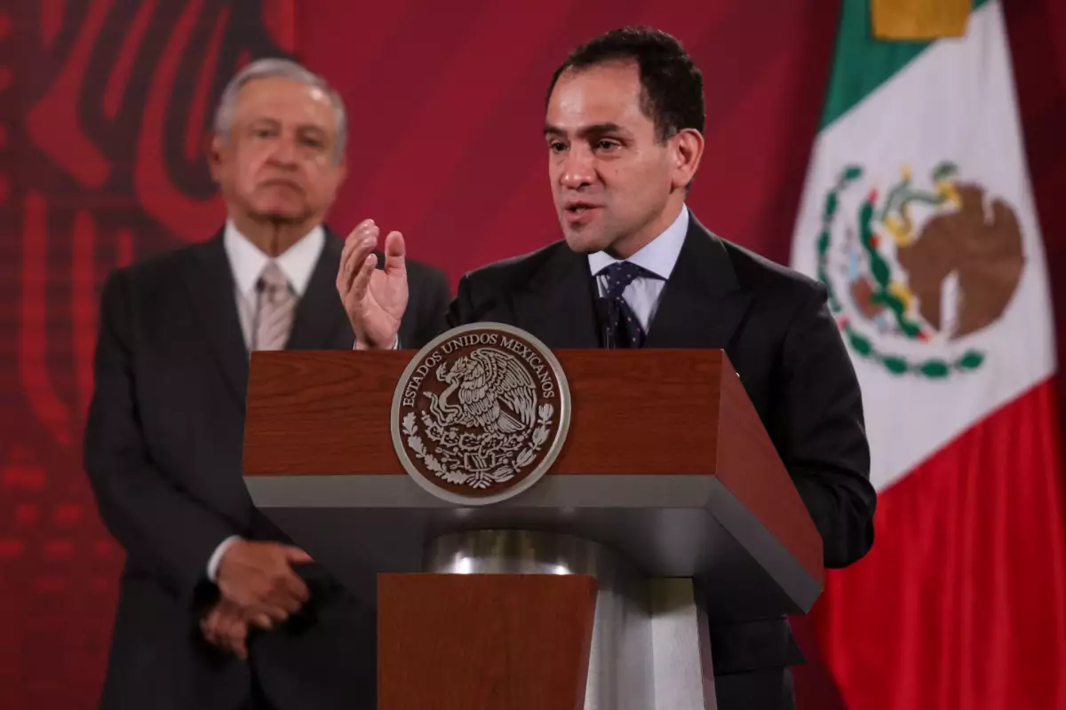 Arturo Herrera durante la conferencia matutina donde se firmó el acuerdo para la obtención de medicamentos con la UNOPS
