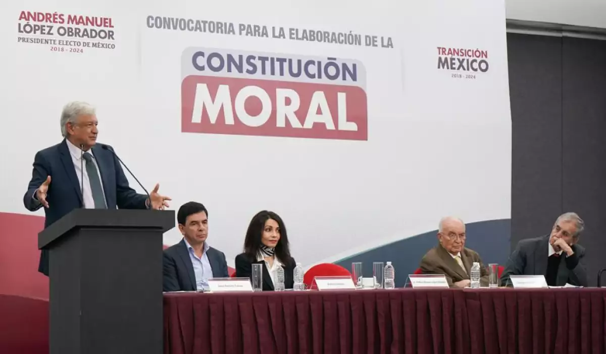 AMLO y Constitución Moral