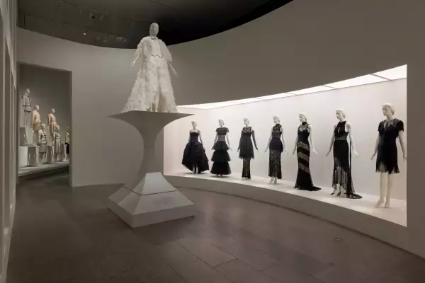 Foto: The Costume Institute; Karl Lagerfeld: A Line of Beauty (2023)