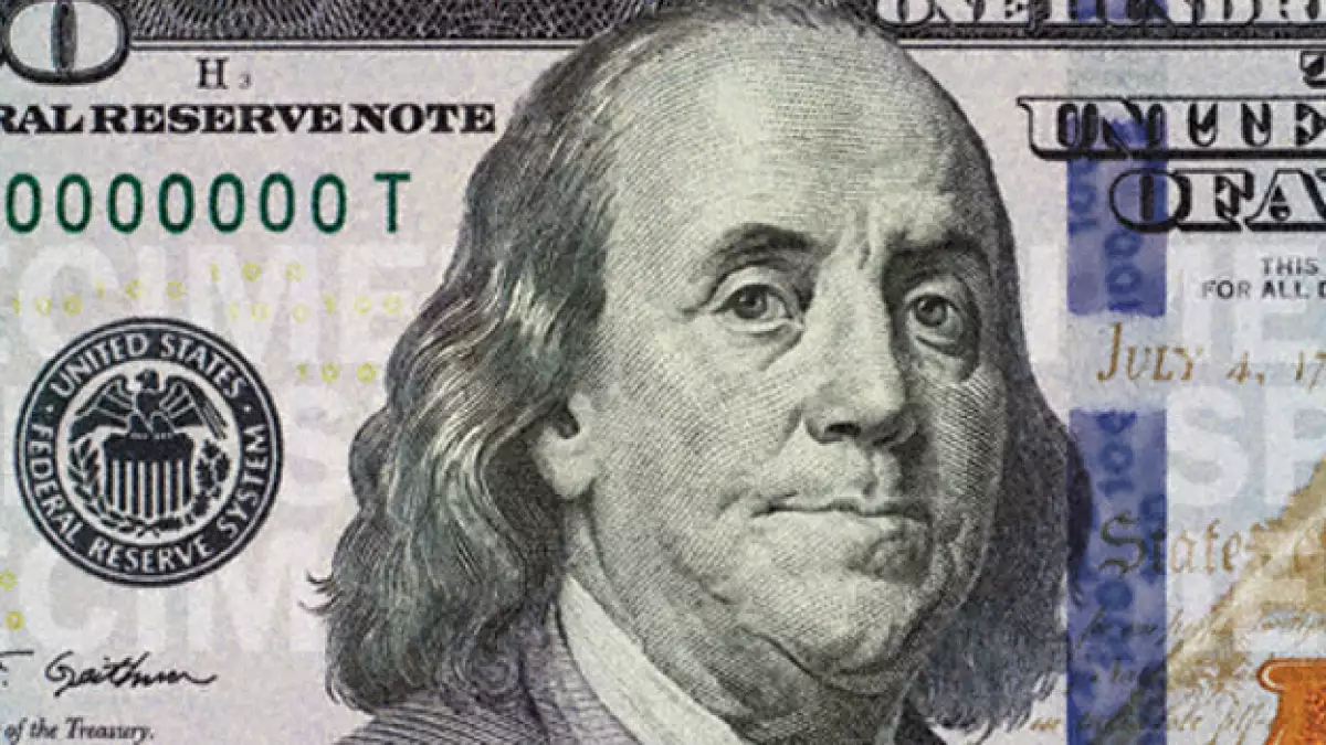 El rostro de Benjamin Franklin recibió una "cirugía facial"