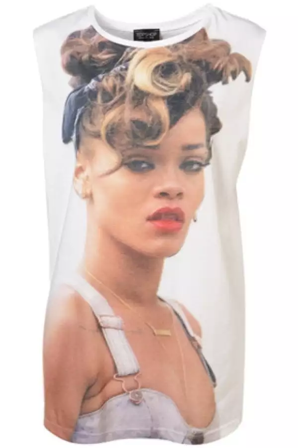 De acuerdo a Topshop, ellos no le tienen que pagar a Riri ya que compraron los derechos de la fotografía.