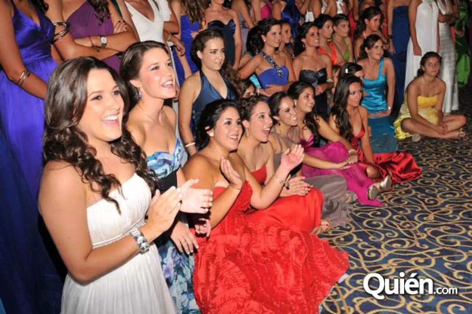 Aspectos Generales-presentación video del colegio con alumnas y festejos