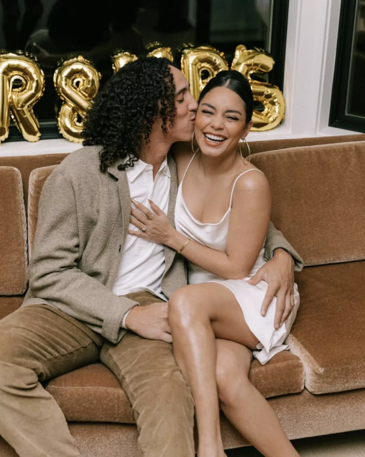 Vanessa Hudgens con su novio Cole Tuker
