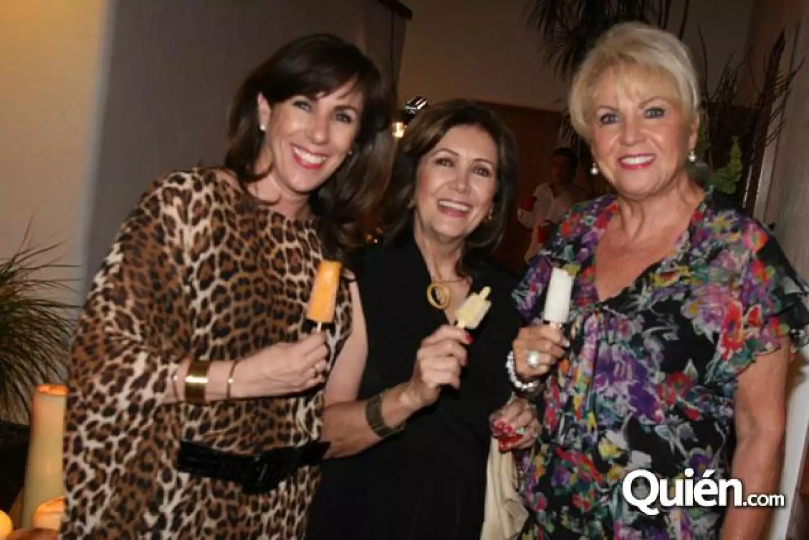 Fiesta de Fernando Lebrija por sus 2 diosas de plata