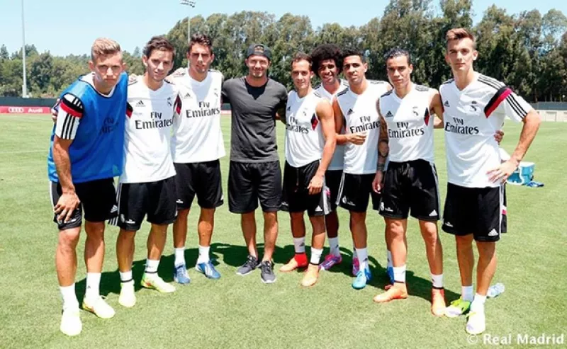 El ex futbolista visitó a sus compañeros en California, aprovechando que el equipo español está de gira por Estados Unidos. El portero del equipo publicó orgulloso una foto con el ex mediocampista.