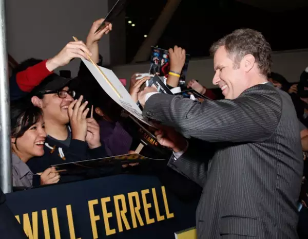 Will Ferrell firmó autógrafos a los fans mexicanos reunidos en Plaza Antara.