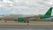 Aeronave en color blanca con verde y dorado en una pista con cielo despejado. Tiene las palabras Mexicana.jpg