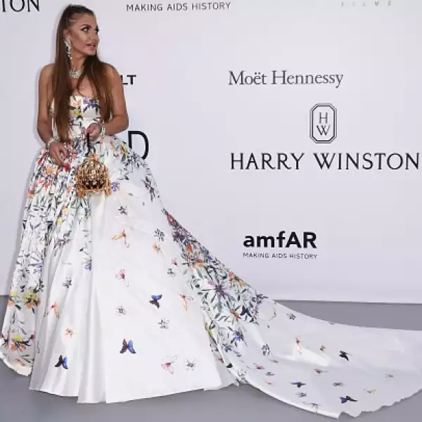 Karolina Zubkova se decidió por lucir como una princesa, con un vestido de gran tamaño y longitud.