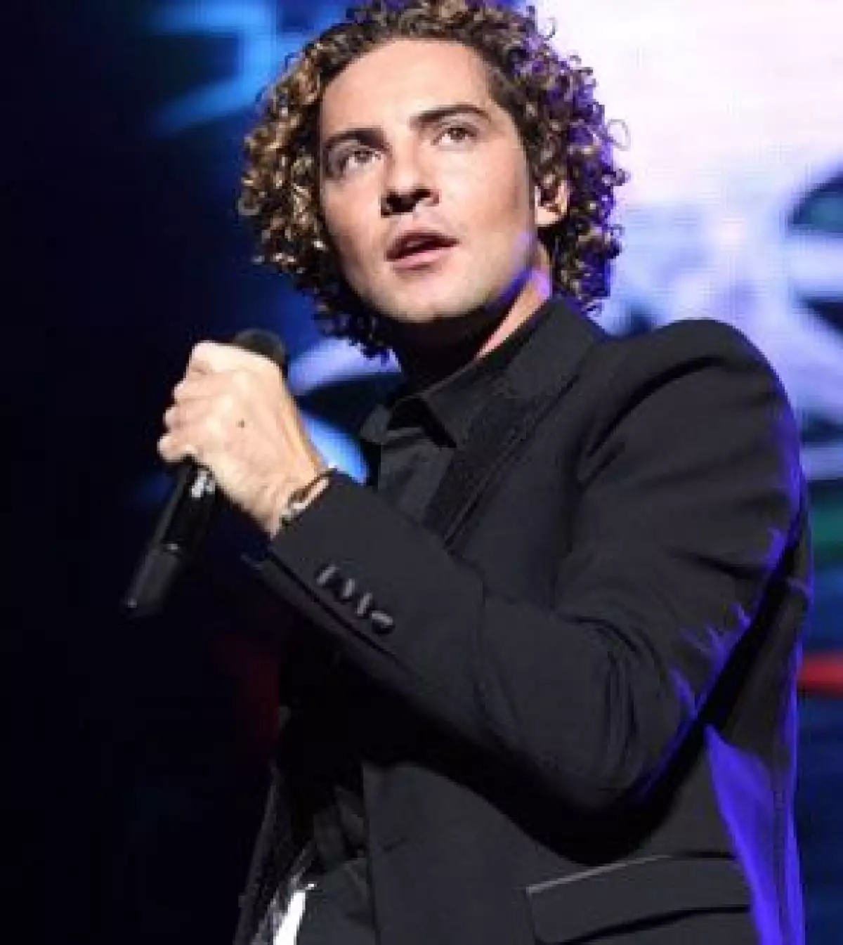 El cantante dio a conocer el sexo de su bebé a través de su página oficial en internet.