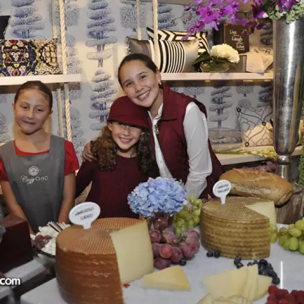 Luisa Martínez,Victoria Prieto y Valentina Prieto,en la mesa mediterránea