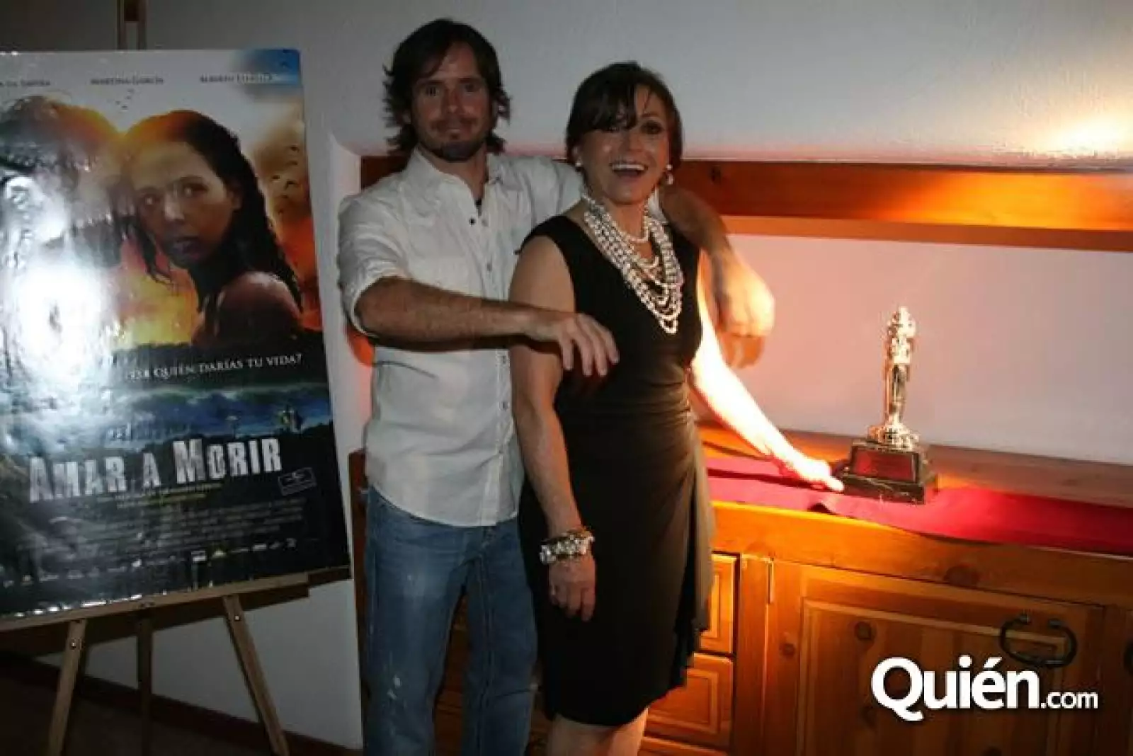 Fiesta de Fernando Lebrija por sus 2 diosas de plata