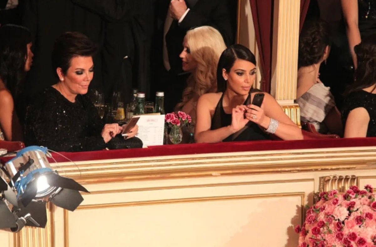 Kim estuvo muy seria durante la velada.