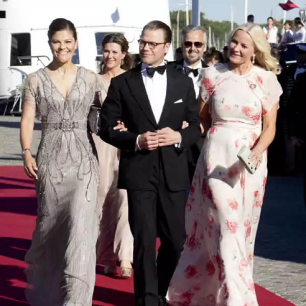 Entre los invitados estuvieron, por supuesto, Victoria y Daniel de Suecia, así como la princesa Mette-Marit de Noruega.