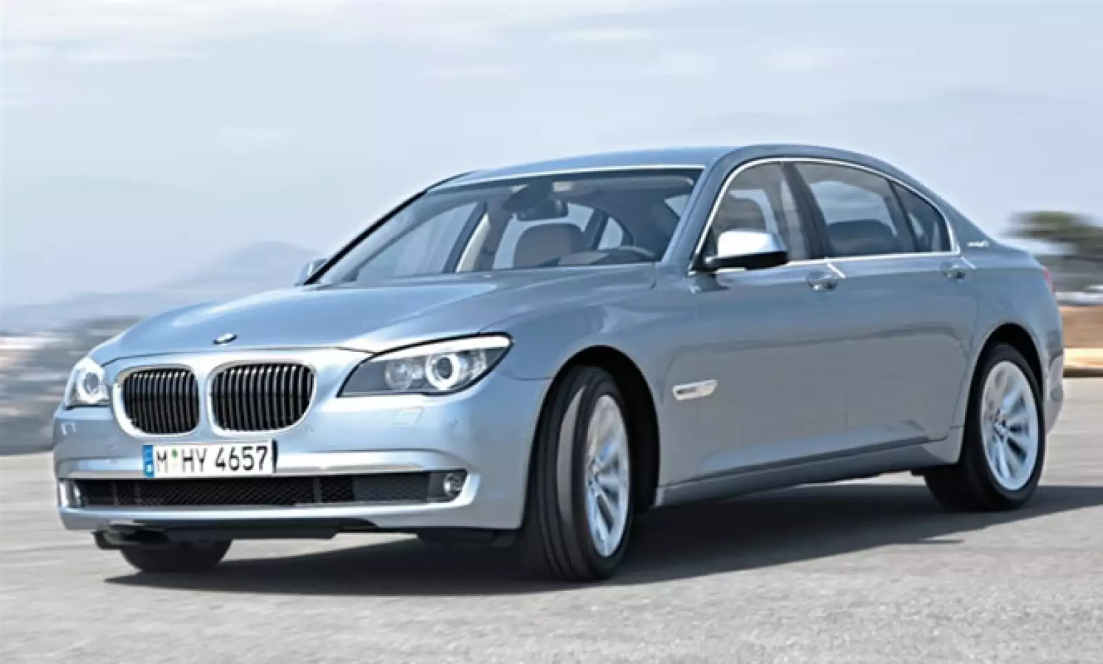 Está equipado con un motor V8 de gasolina con tecnología TwinPower Turbo, combinado con un motor eléctrico; el BMW ActiveHybrid 7 tiene una velocidad que va sincrinizada de hasta 160 km/h mediante sus dos motores.