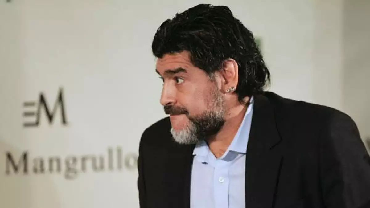 Maradona deja el aeropuerto de Ezeiza