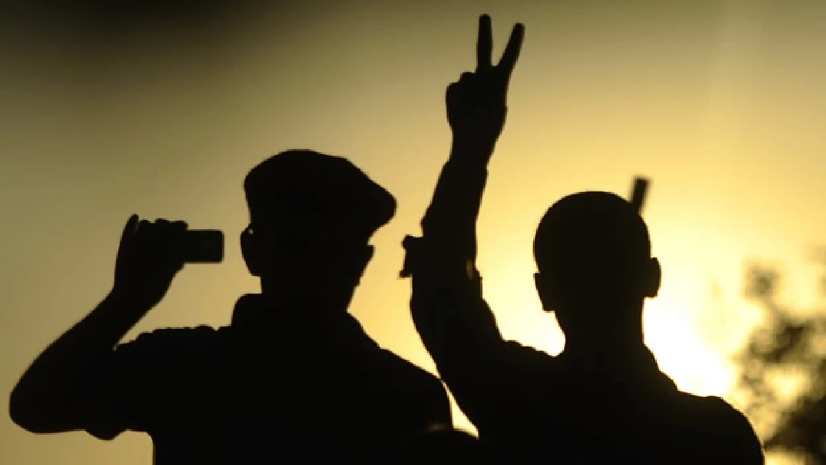 Rebeldes festejan la toma de Trípoli