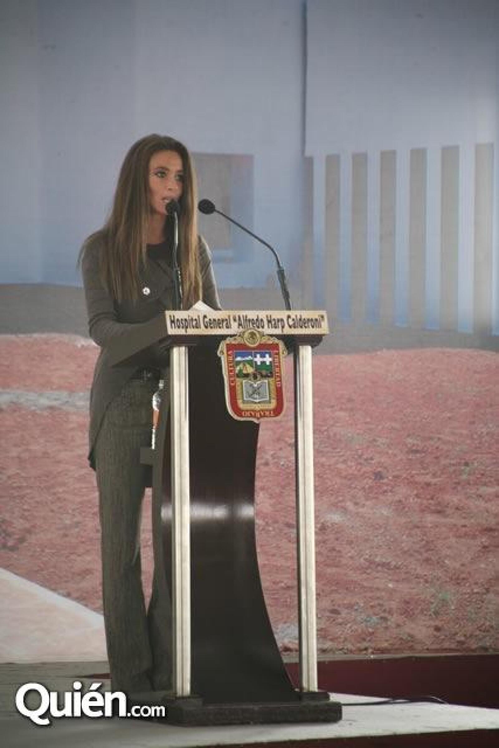 Sissi Harp, Vanessa Anaya y Peña Nieto en la inauguración...