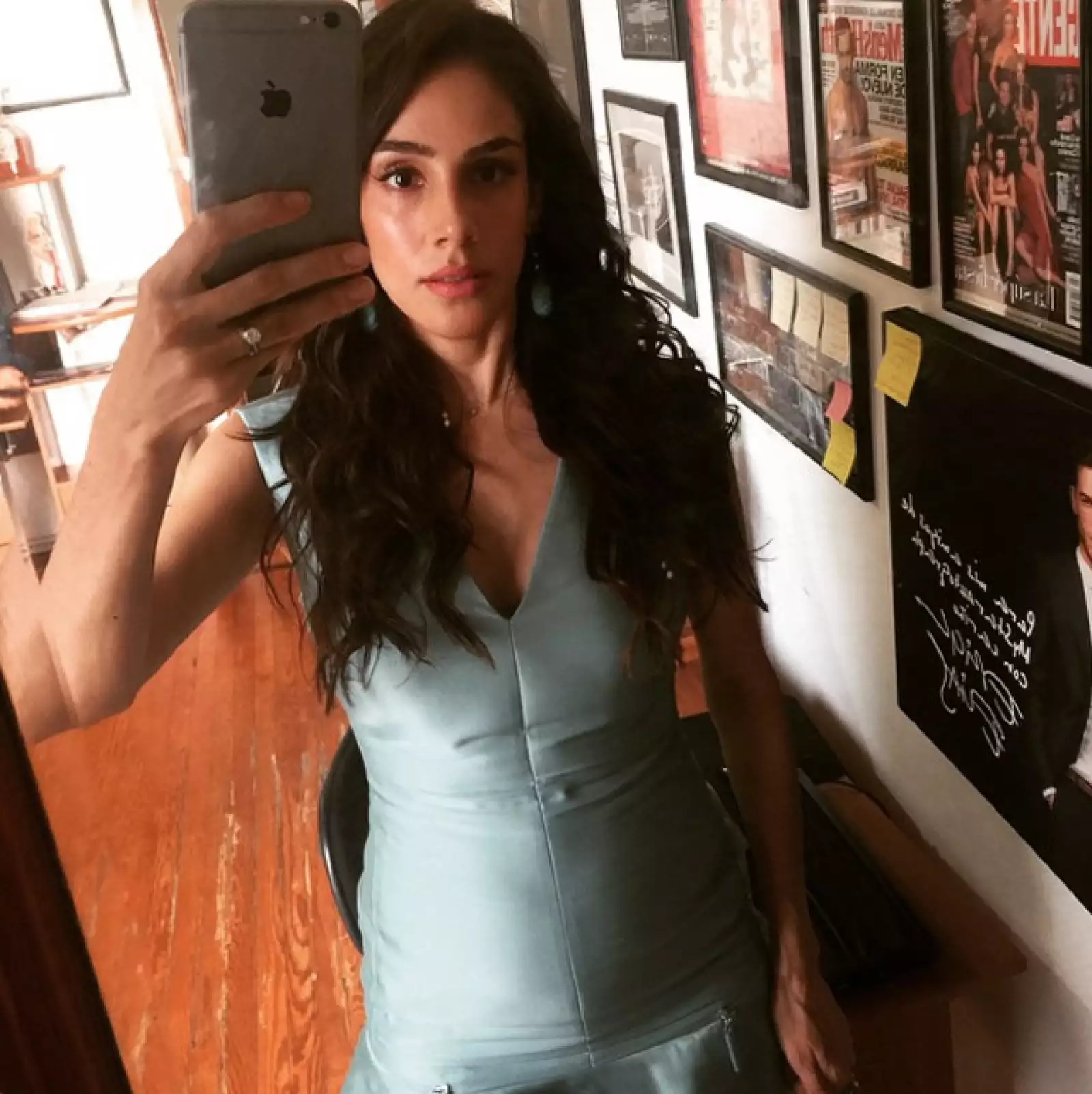 Pese a su embarazo, Sandra no ha parado de trabajar. Así lució en la conferencia de prensa de la obra Nunca es tarde para aprender francés.