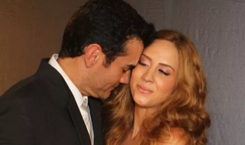 El actor realizará una pausa en la actuación para destacar como cantante. En el amor, aseguró que todo va muy bien con su novia Linda Radwan.