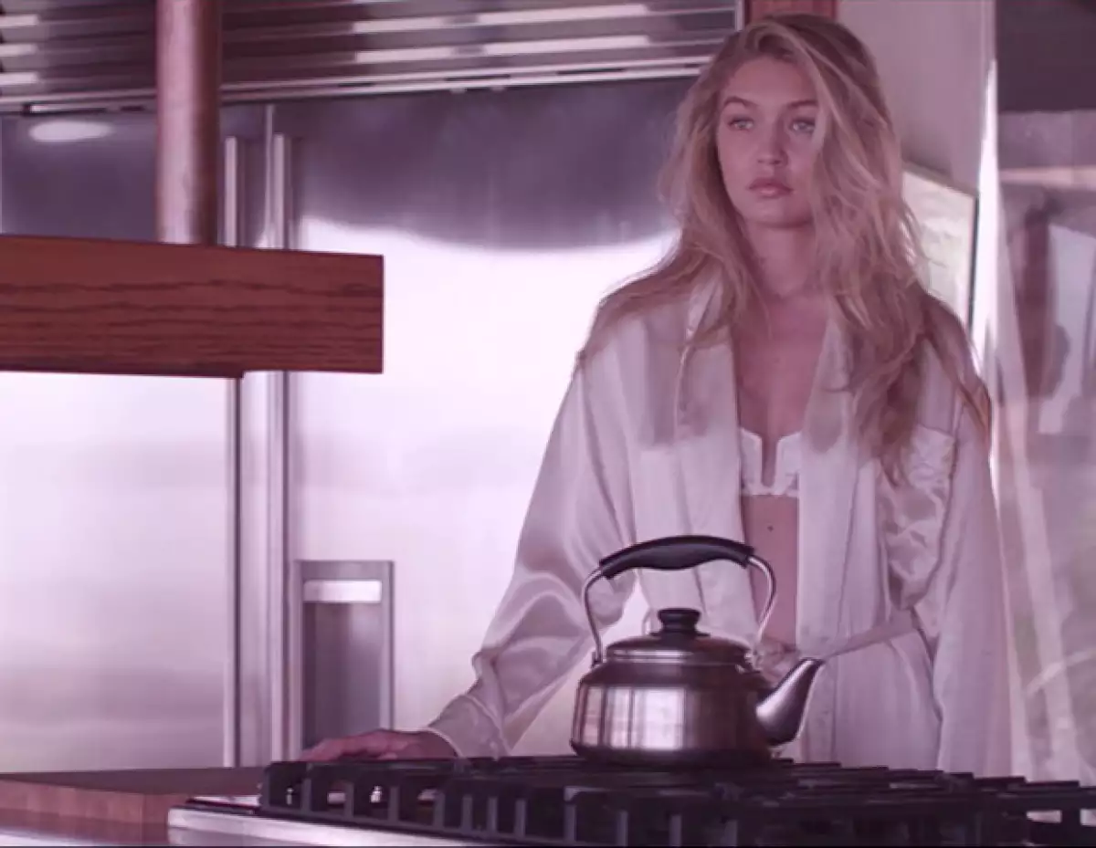 Gigi Hadid en el cortometraje de Sebastian Faena.