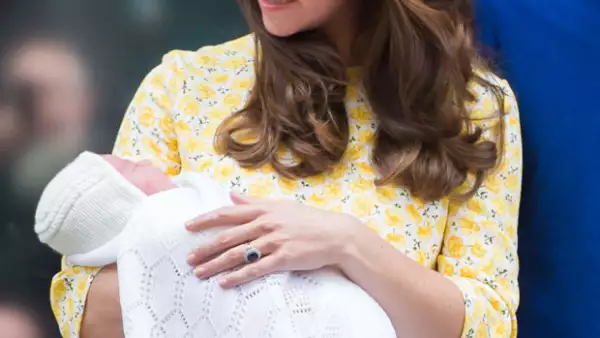 Desde la madrugada, el Twitter oficial del Palacio Real fue dando todos los detalles sobre la llegada del nuevo miembro de la familia de los duques de Cambridge.