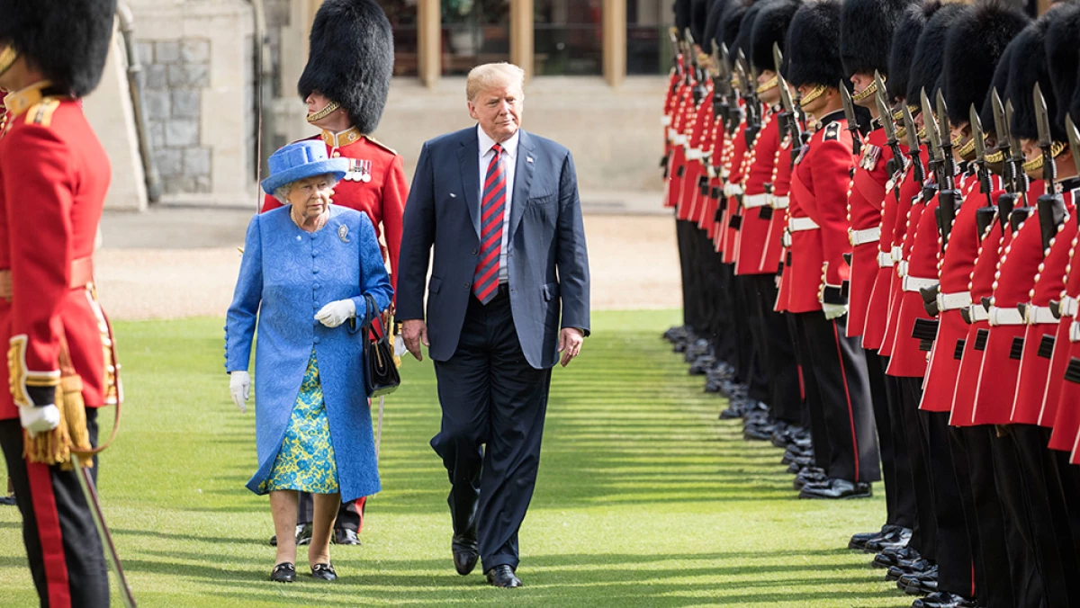 Isabel II y Donald Trump
