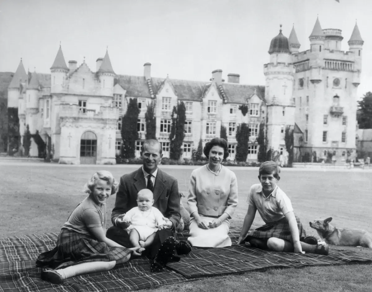 familia-real-balmoral-isabel-ii