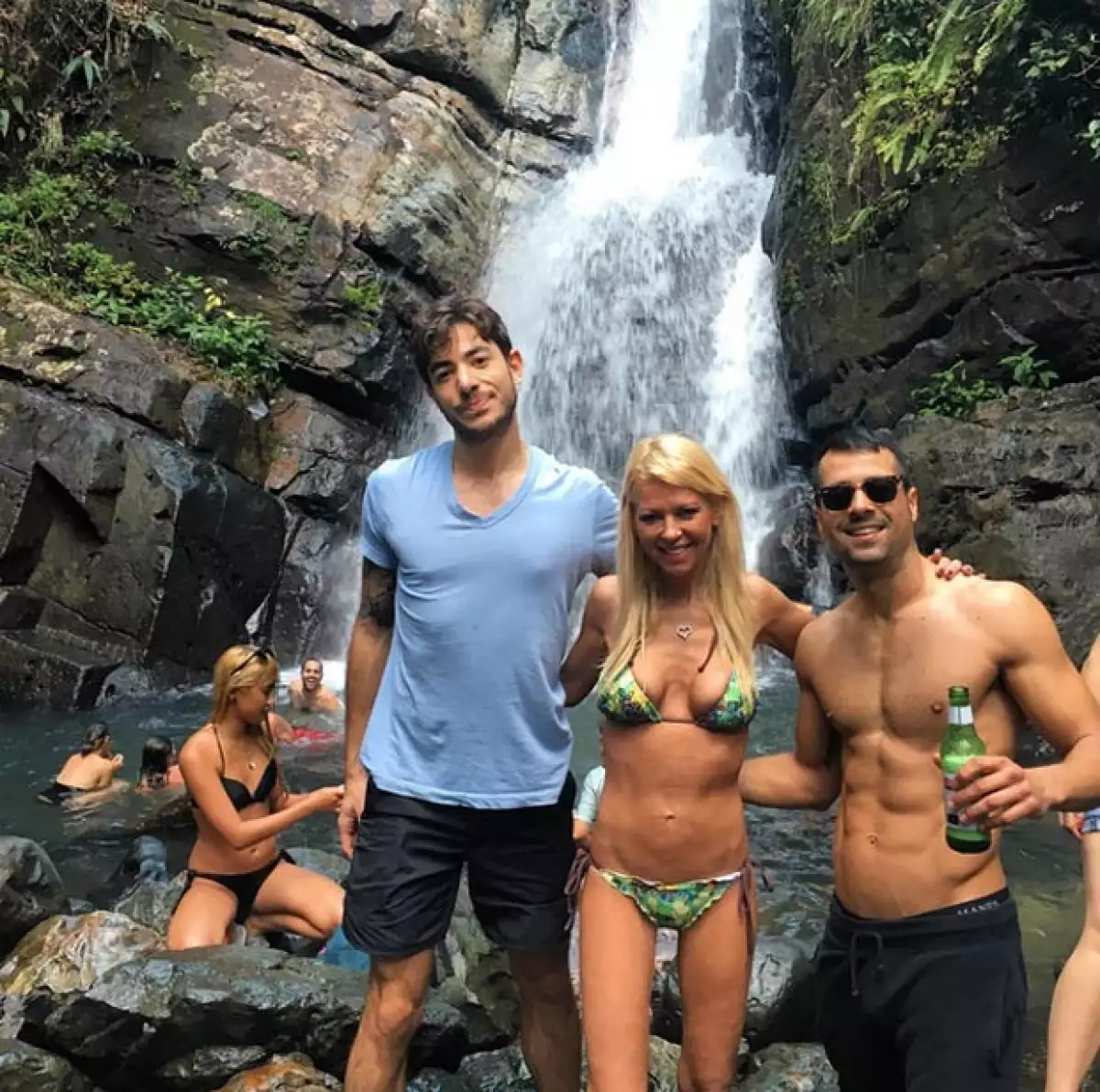 La actriz se encuentra en Puerto Rico donde, sin importar las críticas sobre lo flaca que está, ha compartido imágenes en bikini.