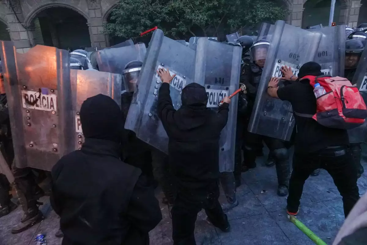 Enfrentamiento Bloque Negro vs Policías