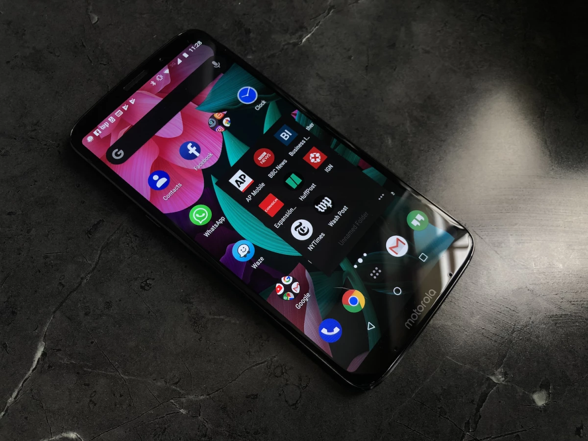 Una pantalla con bordes pero que luce