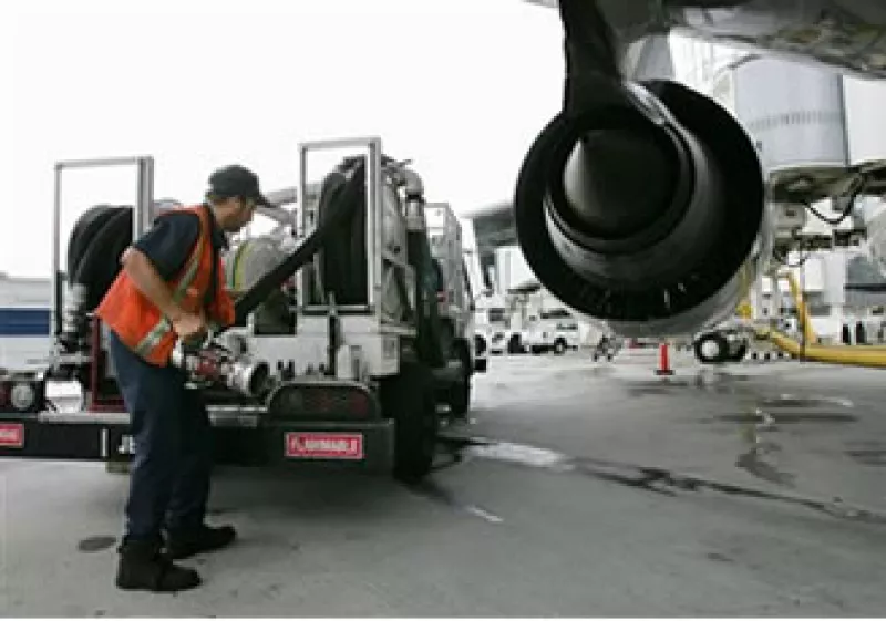 El sector observa si Southwest Airlines, la línea que transporta más pasajeros, también aumentará sus tarifas. (Foto: AP)