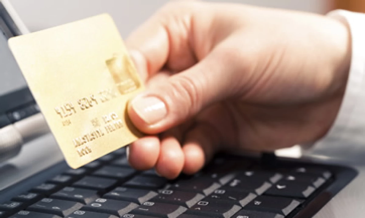 Santander recomendó a los usuarios de tarjetas que, antes de comprar en Internet, revisen si el sitio es seguro. (Foto: Photos to Go)