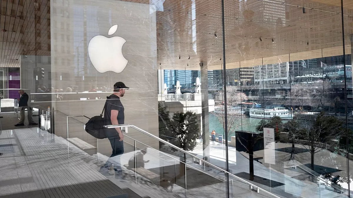 Apple intentó cuidar la cartera de sus clientes, pero ya es insostenible: Tim Cook confirma que subirán precios 