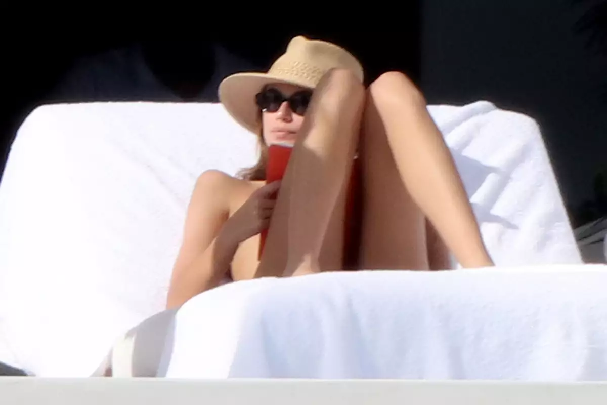 Kaia Gerber, 20, shows off her a bikini bodie while in Mexico wi