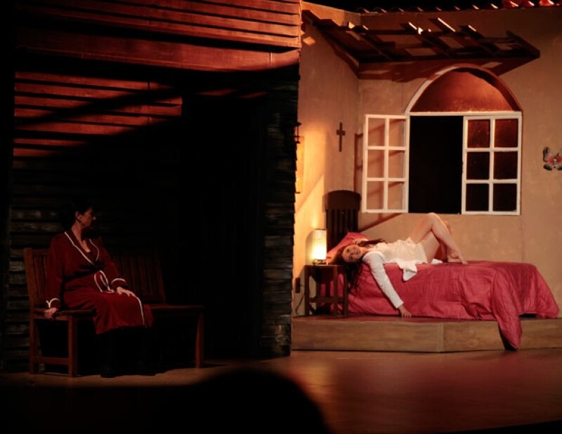Sofía Castro debutó en teatro a lado de Ignacio López Tarso y Helena Rojo.