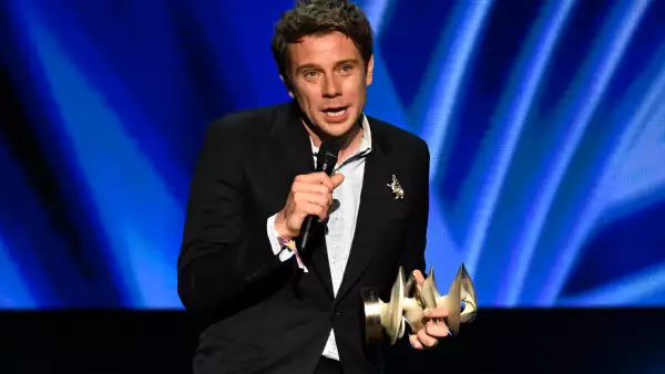 jonathan anderson diseñador del año tercer año consecutivo