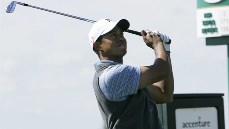 Tiene el quinto lugar con 105 millones de dólares. El golfista retomó su carrera y mantuvo a la mayoría de sus patrocinadores, tras el escándalo mediático sobre su vida personal.