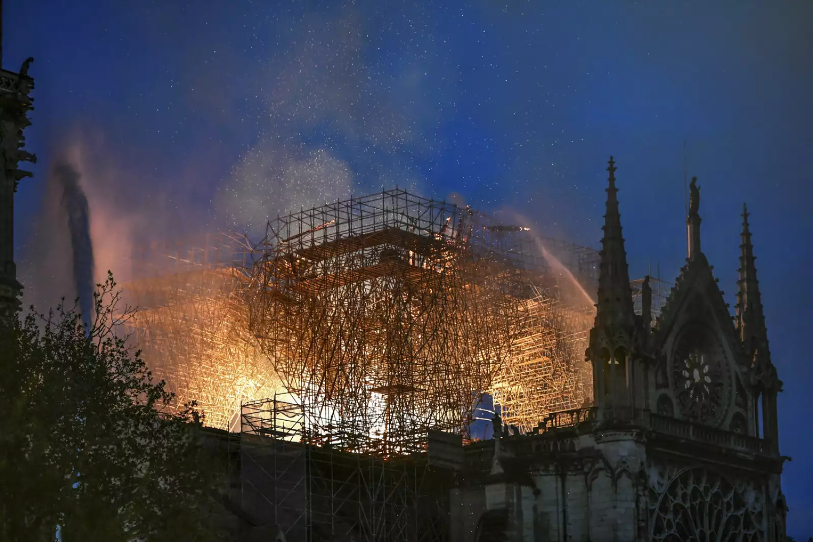 Incendio Notre Dame-2