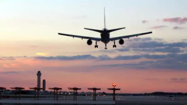 El aeropuerto de El Paso, Texas, reanuda vuelos tan solo unas horas después del anuncio de la FAA