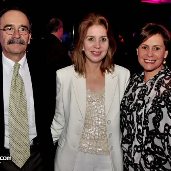 René y Sonia Gómez con Luly Cervantes de Salazar