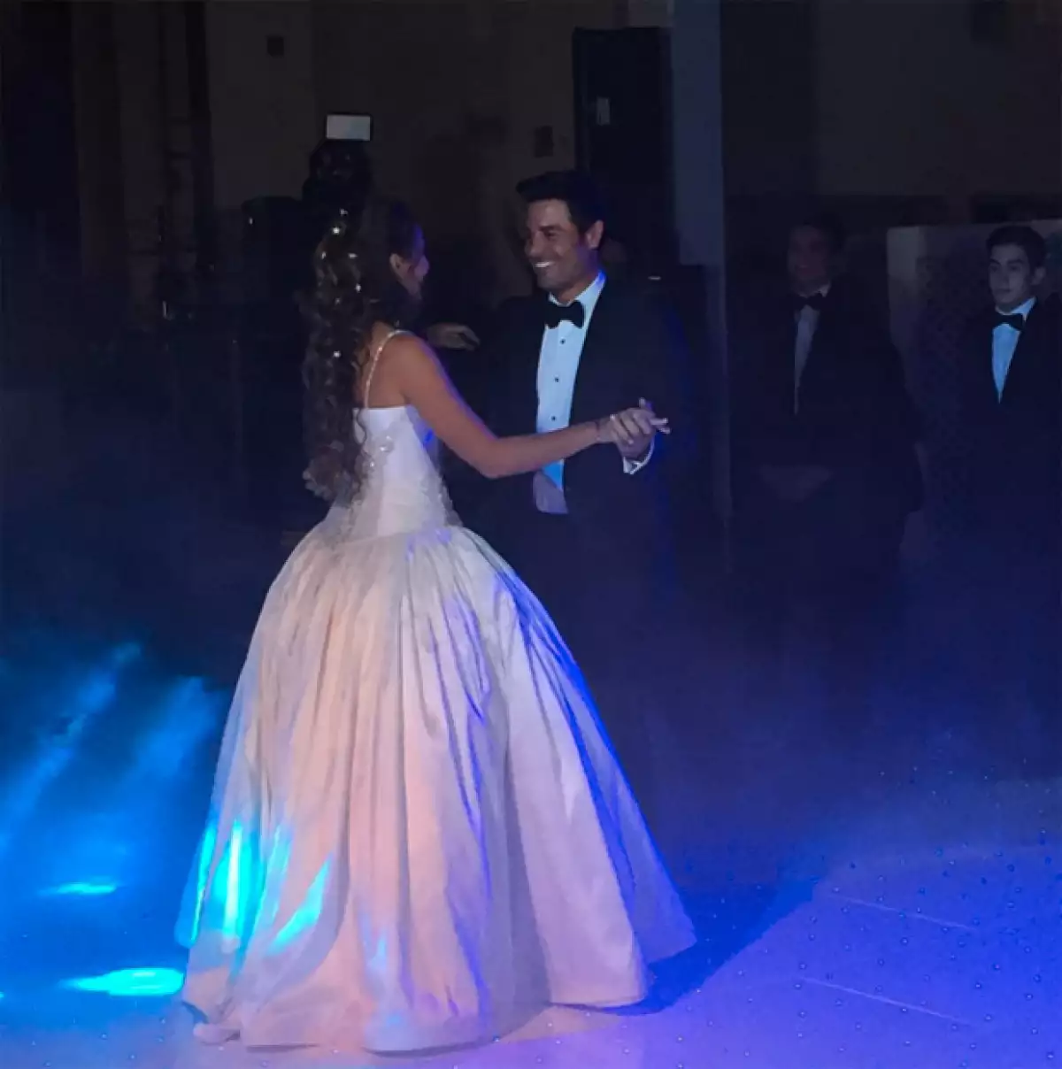 El cantante y su hija disfrutaron de una divertida tarde en la pista de baile, donde demostraron que el ritmo lo traen en la sangre.