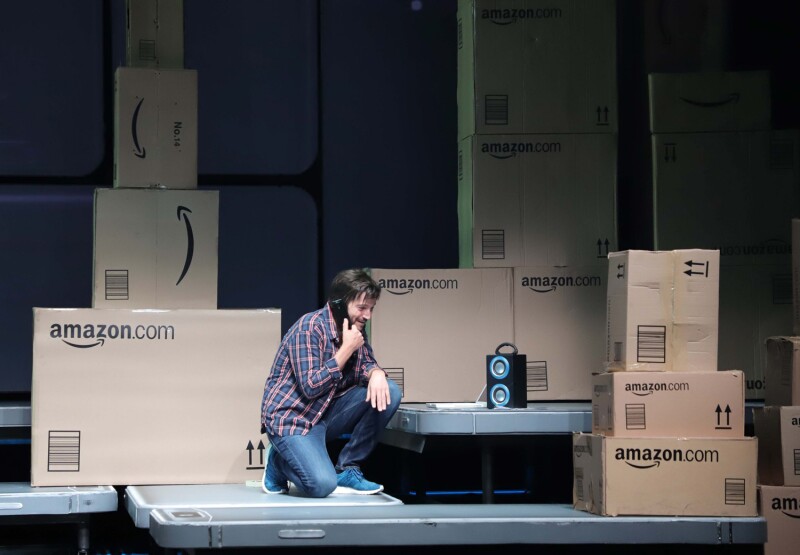 Diego Luna en su debut en la obra "Privacidad"