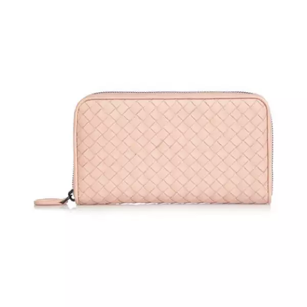 No hay mujer que se vaya a negar a esta cartera. Es un hecho.
¿Dónde comprar? http://www.net-a-porter.com/
Precio: en punto de venta