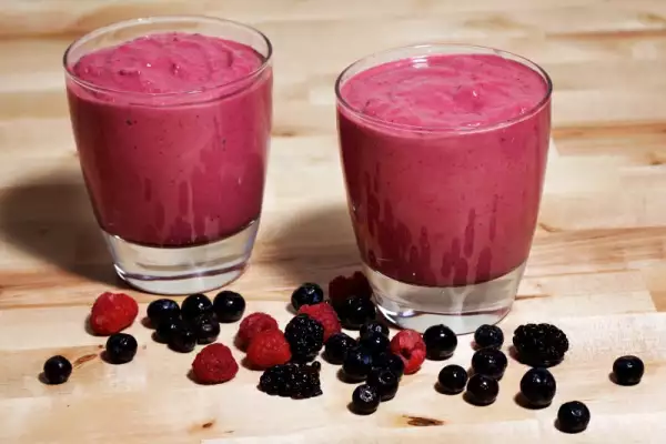 Berry Almond Smoothie